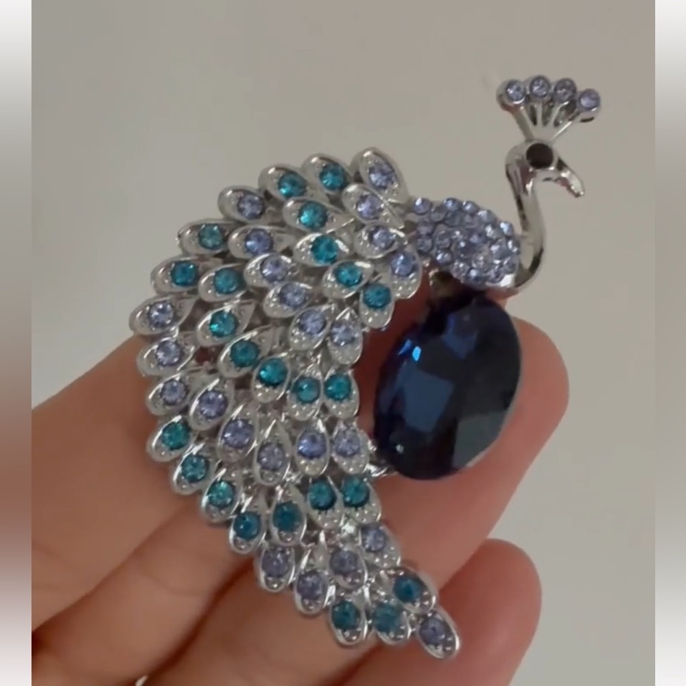 Elegant Blue Peacock Crystal Brooch - Picture 2 of 4